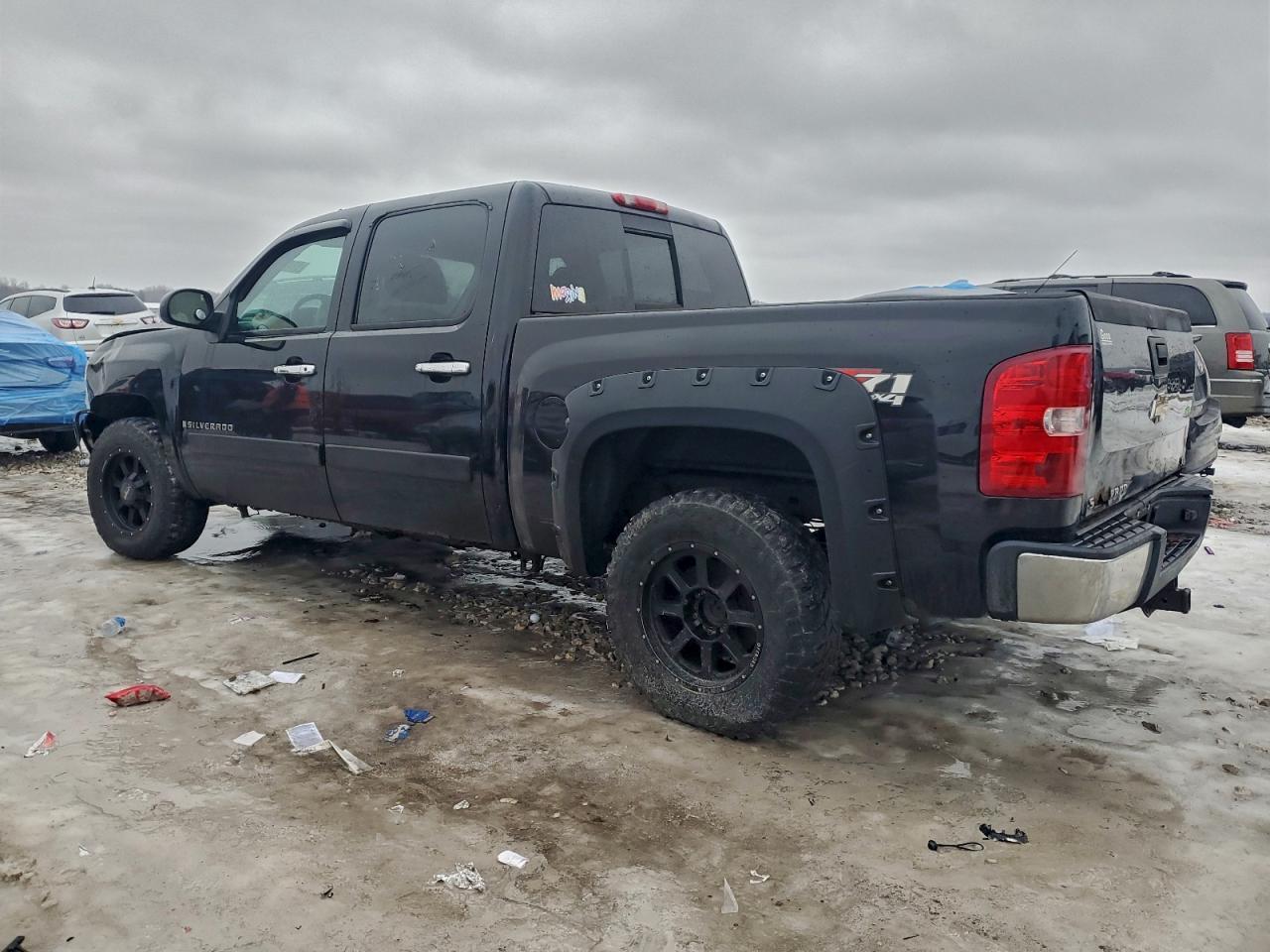 2007 Chevrolet Silverado K1500 Crew Cab - Image 2