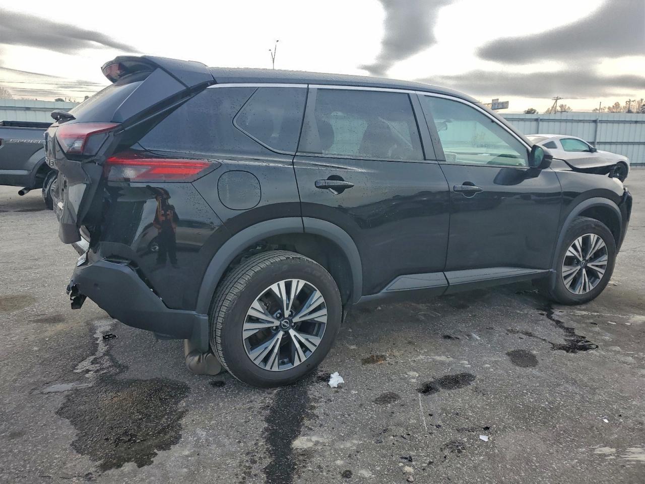 2022 Nissan Rogue Sv - Image 3
