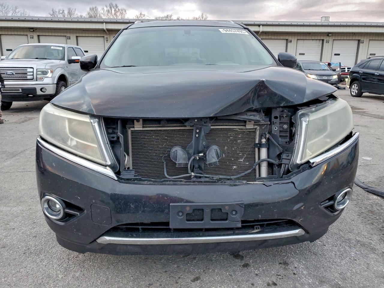 2015 Nissan Pathfinder S - Image 5