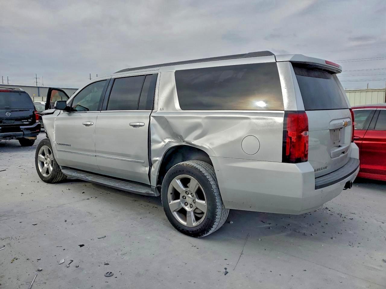 2016 Chevrolet Suburban C1500 Ls - Image 2