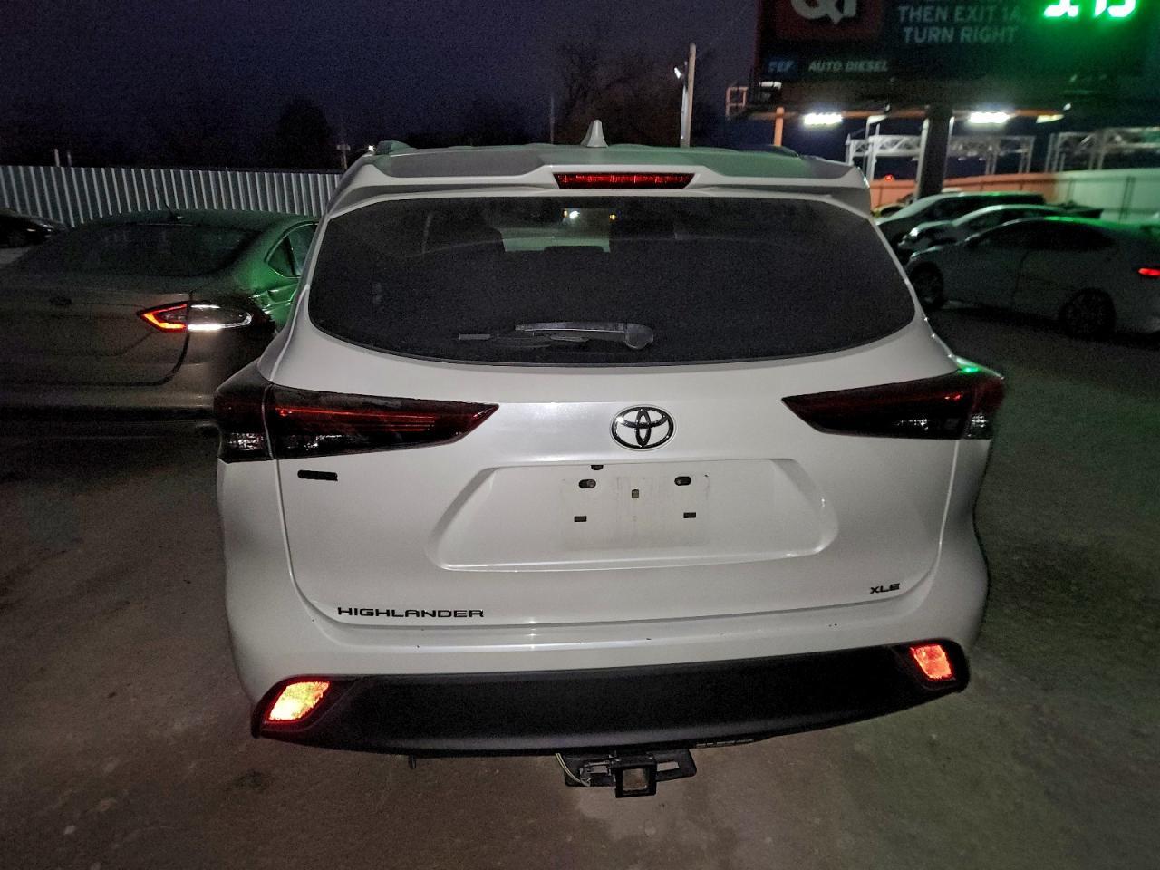 2020 Toyota Highlander Xle - Image 6