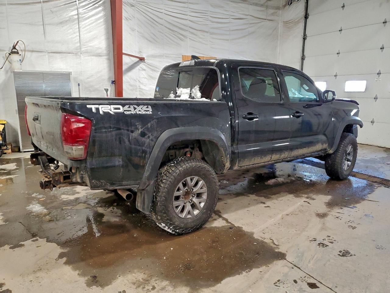 2017 Toyota Tacoma Double Cab - Фото 3