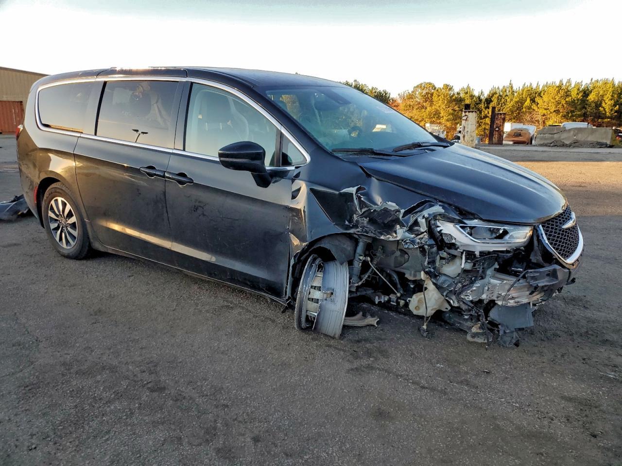 2023 Chrysler Pacifica Hybrid Touring L - Фото 4