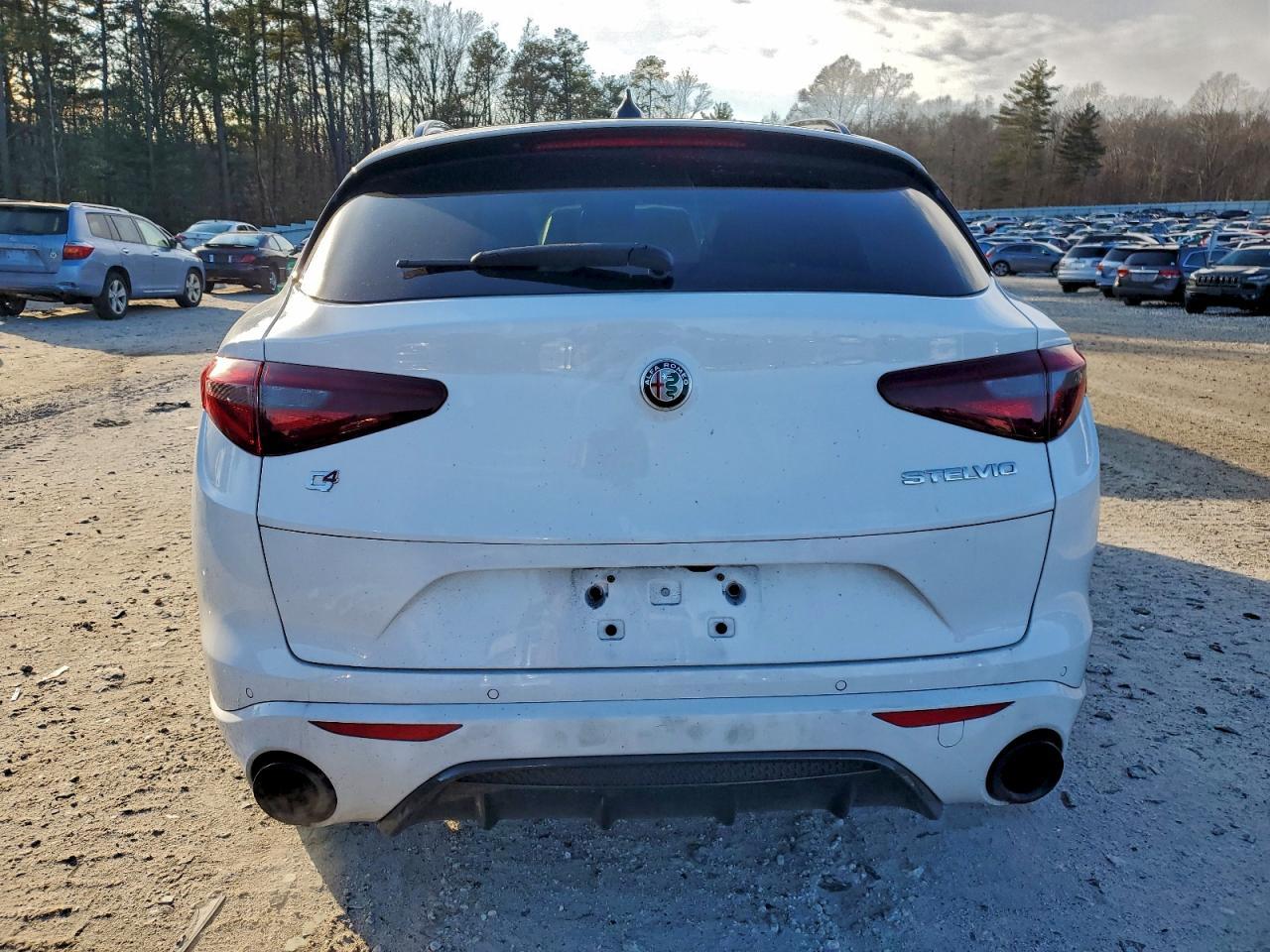 2022 Alfa Romeo Stelvio Ti - Фото 6