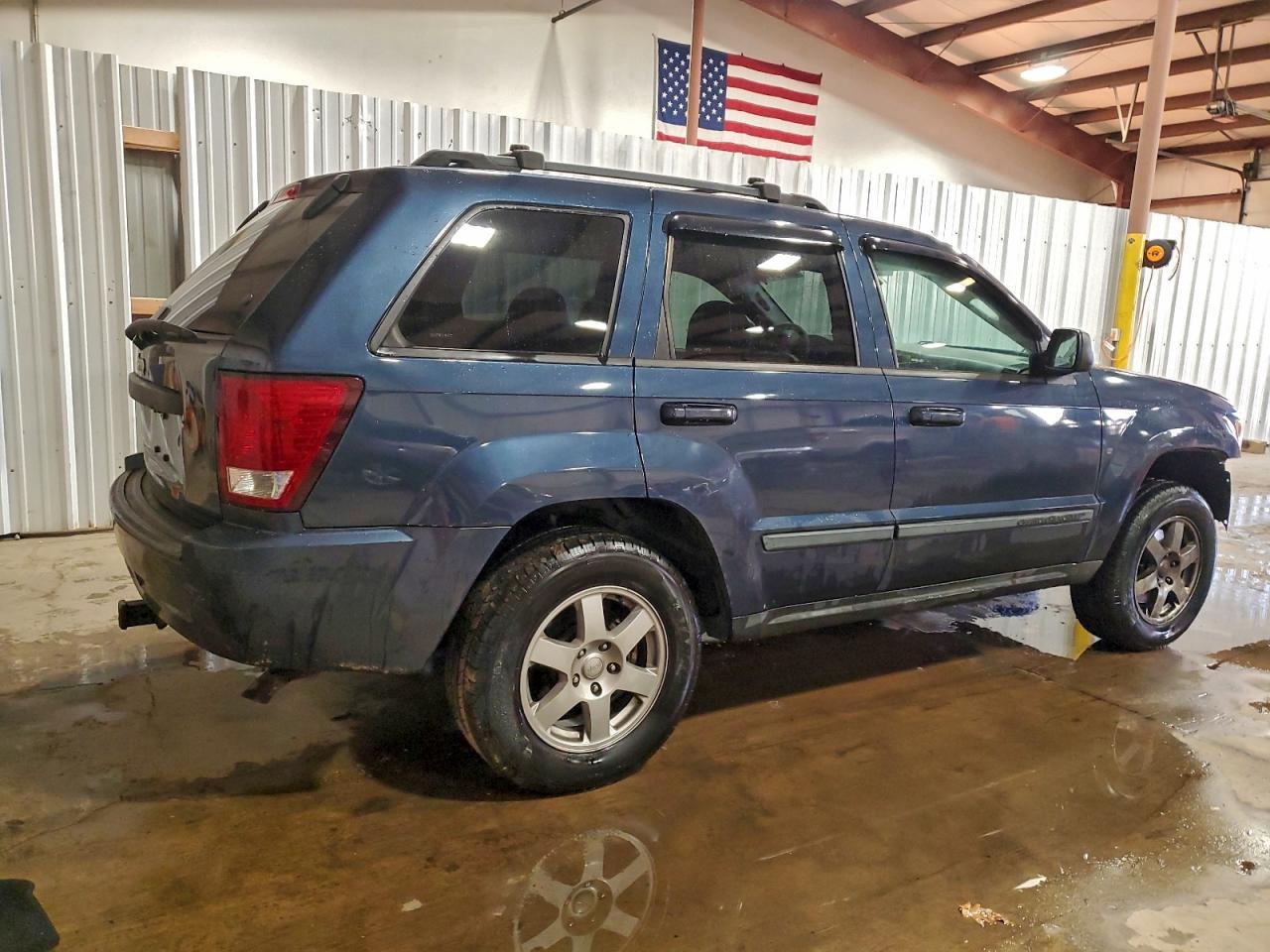 2009 Jeep Grand Cherokee Laredo - Image 3