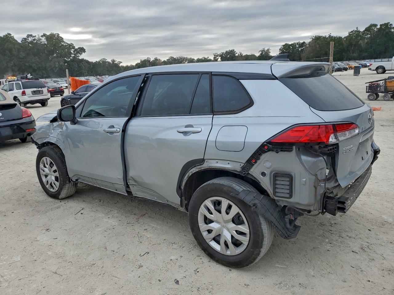 2022 Toyota Corolla Cross L - Фото 2