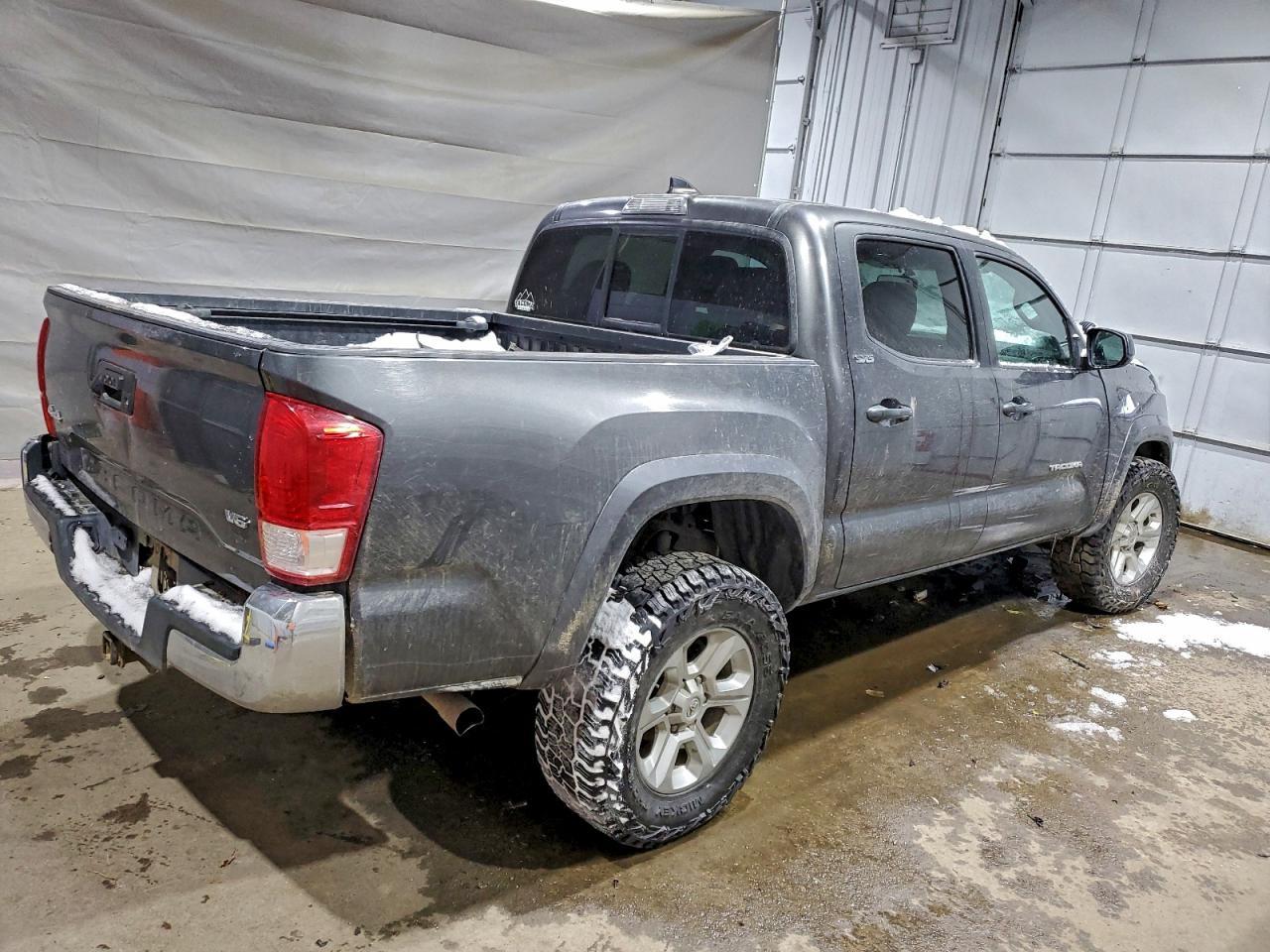 2016 Toyota Tacoma Double Cab - Image 3