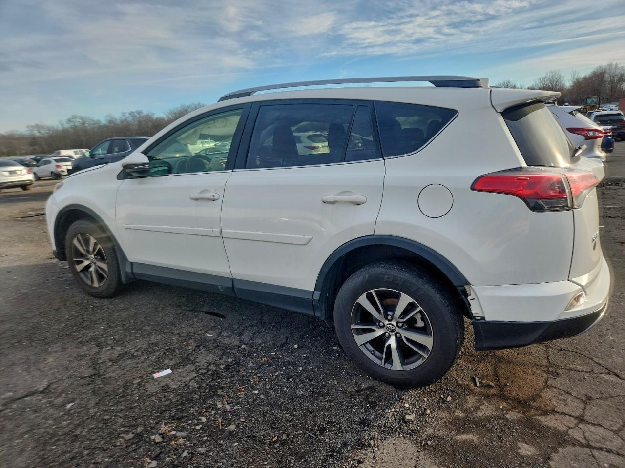 2018 Toyota Rav4 Adventure - Фото 2