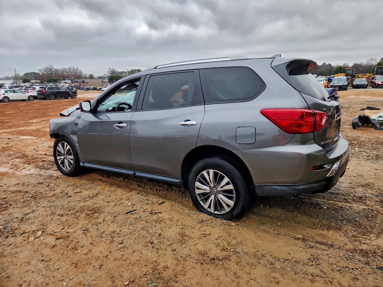 2019 Nissan Pathfinder S - Image 2