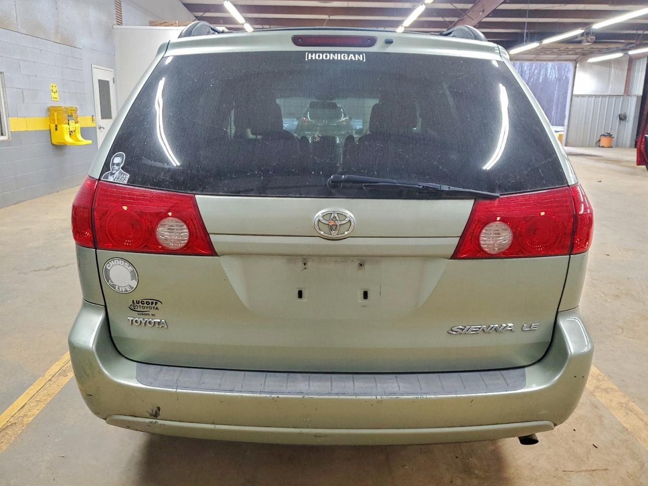 2010 Toyota Sienna Ce - Фото 6