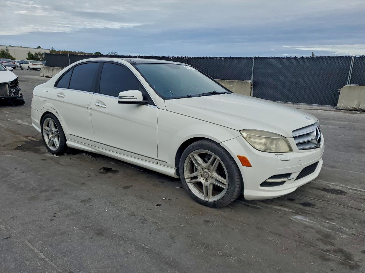 2011 Mercedes-Benz C 300 - Фото 4