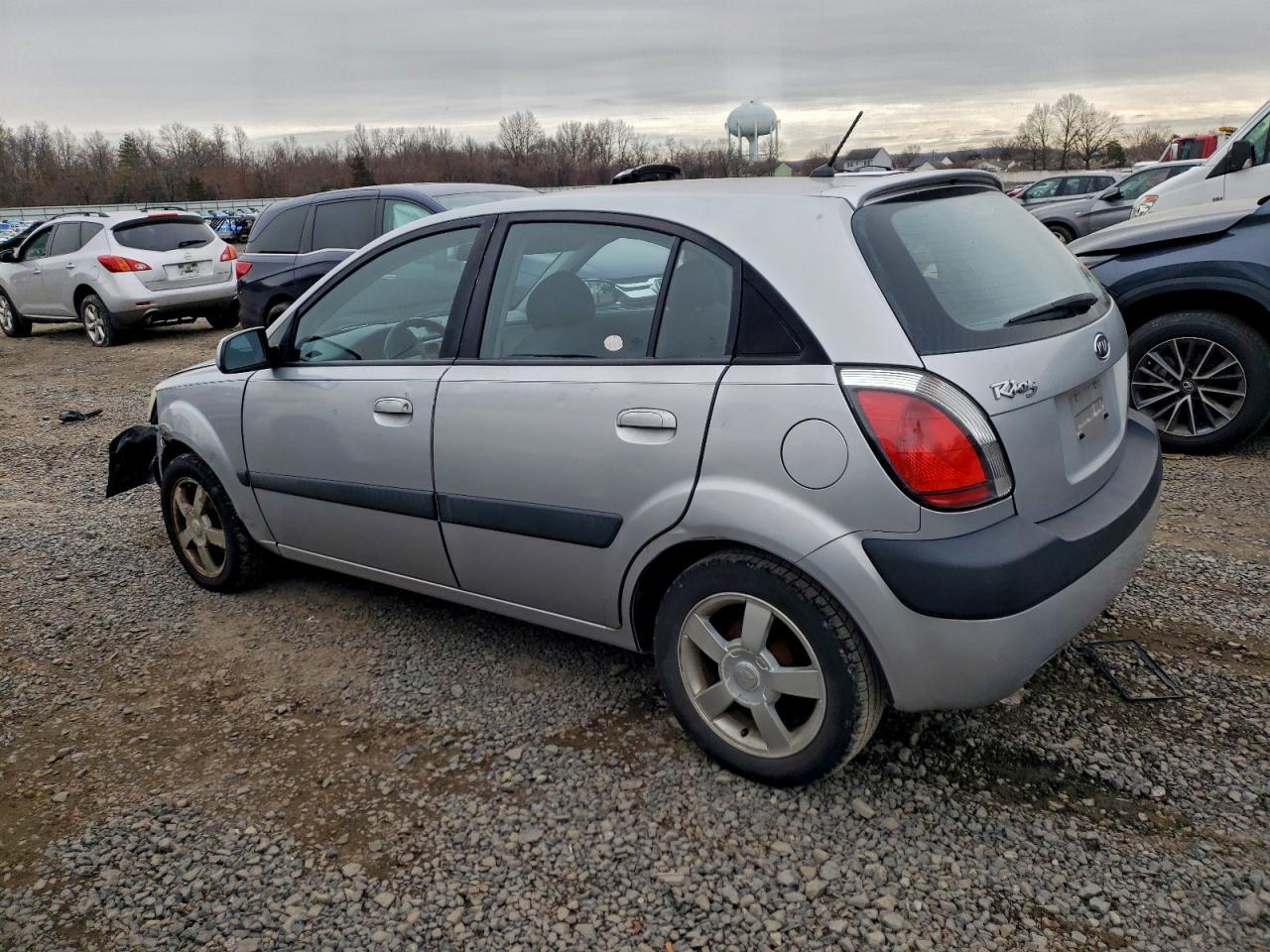 2006 Kia Rio 5 - Image 2