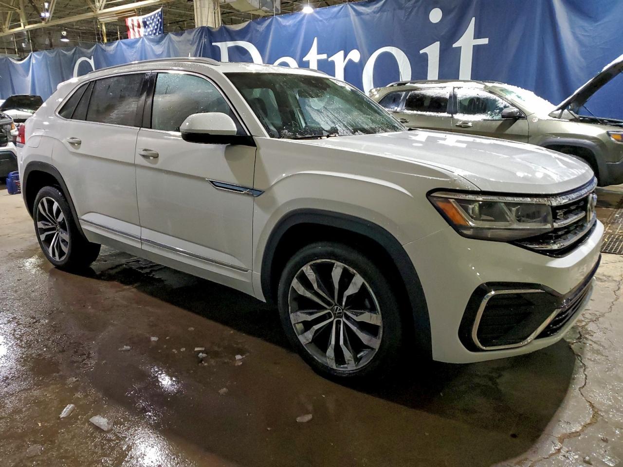 2020 Volkswagen Atlas Cross Sport Sel R-Line - Image 4