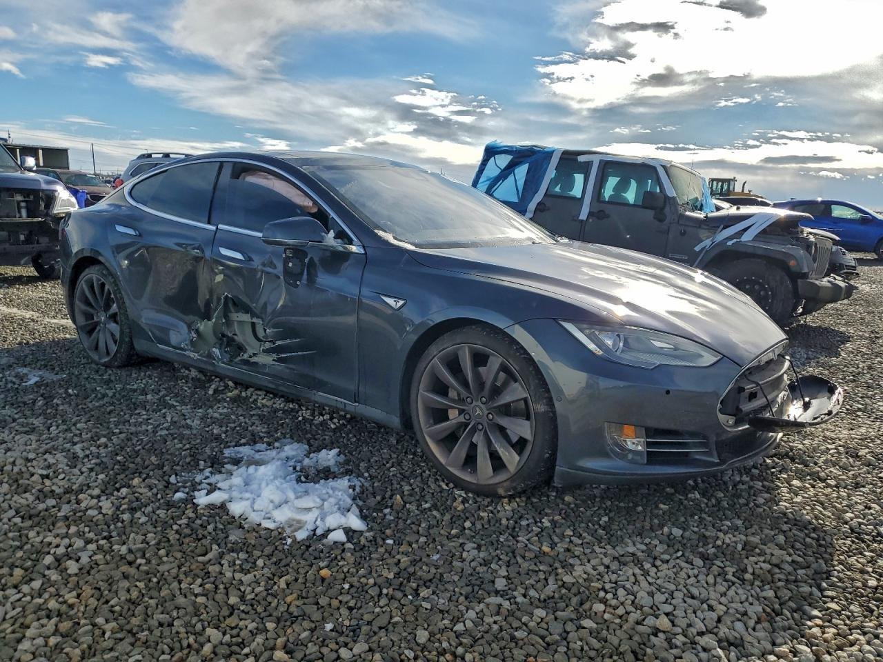2015 Tesla Model S 85D - Image 4