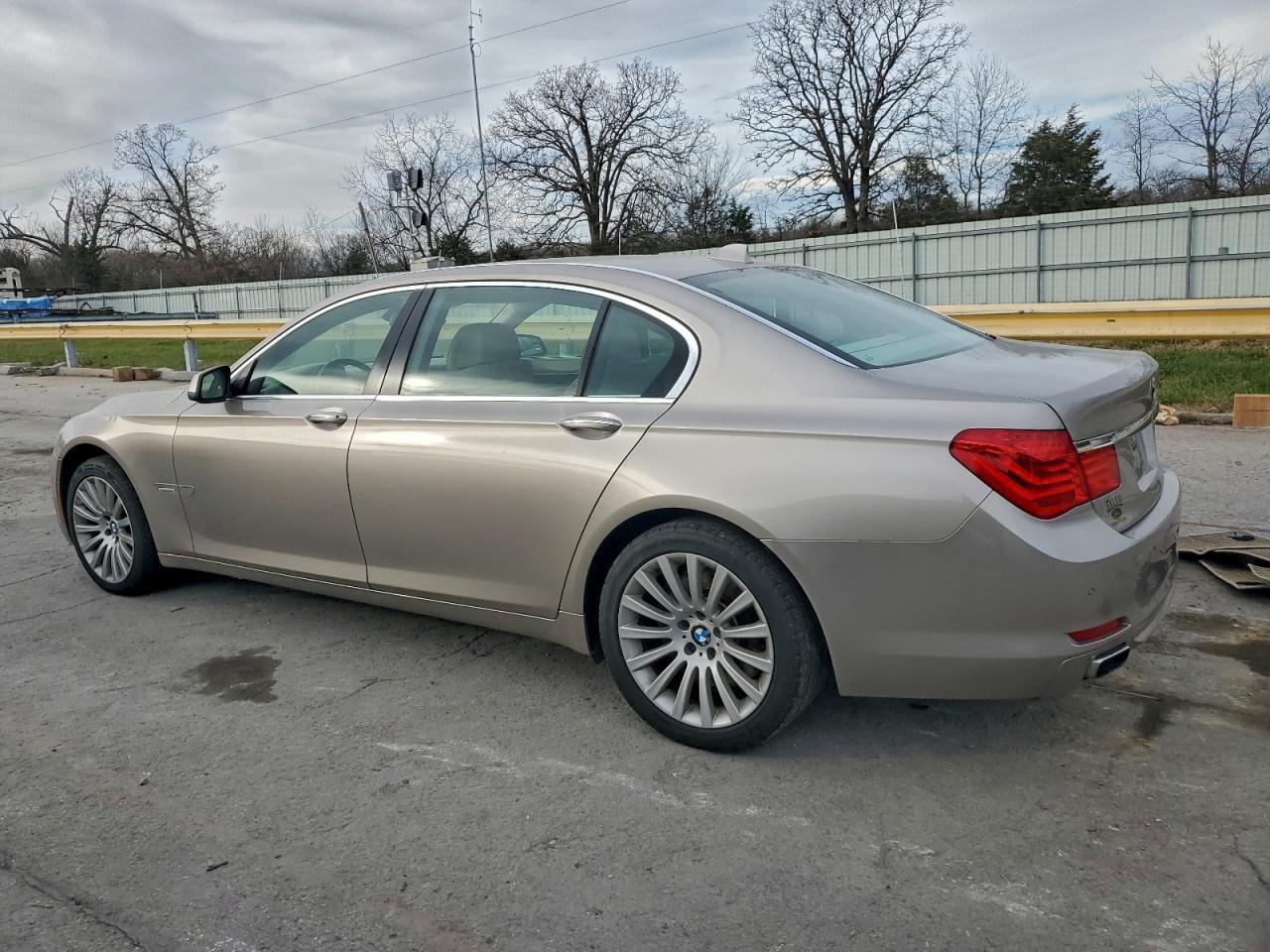 2009 BMW 750 Li - Image 2