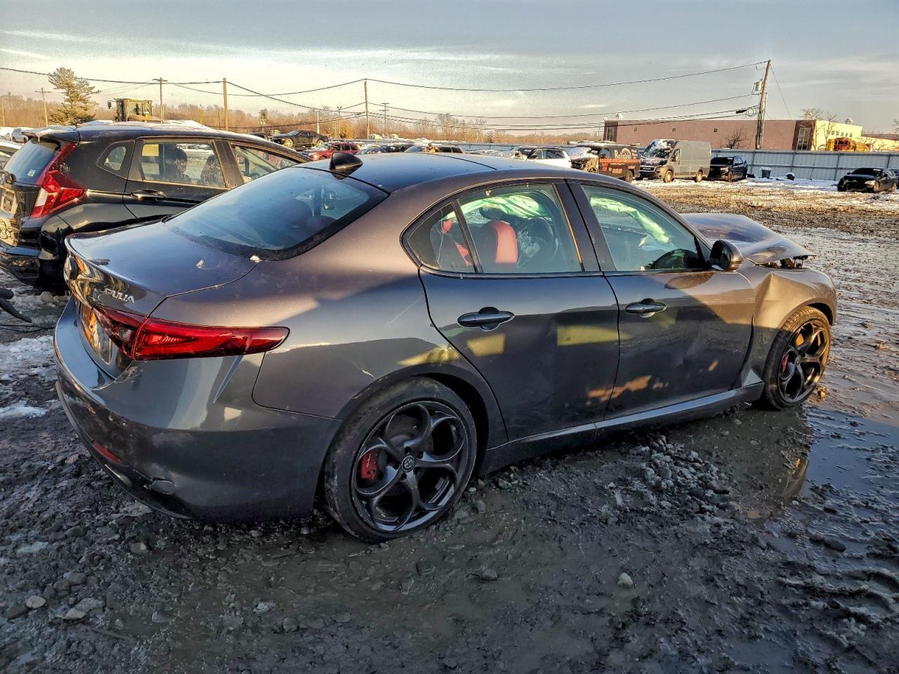 2018 Alfa Romeo Giulia Ti Q4 - Фото 3