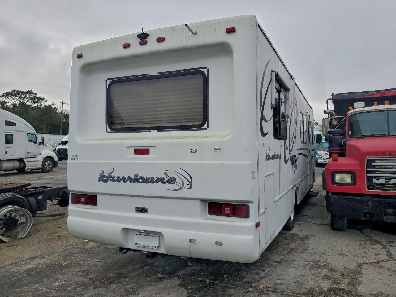 2002 Ford F550 Super Duty Hurricane Recreational Vehicle - Фото 4