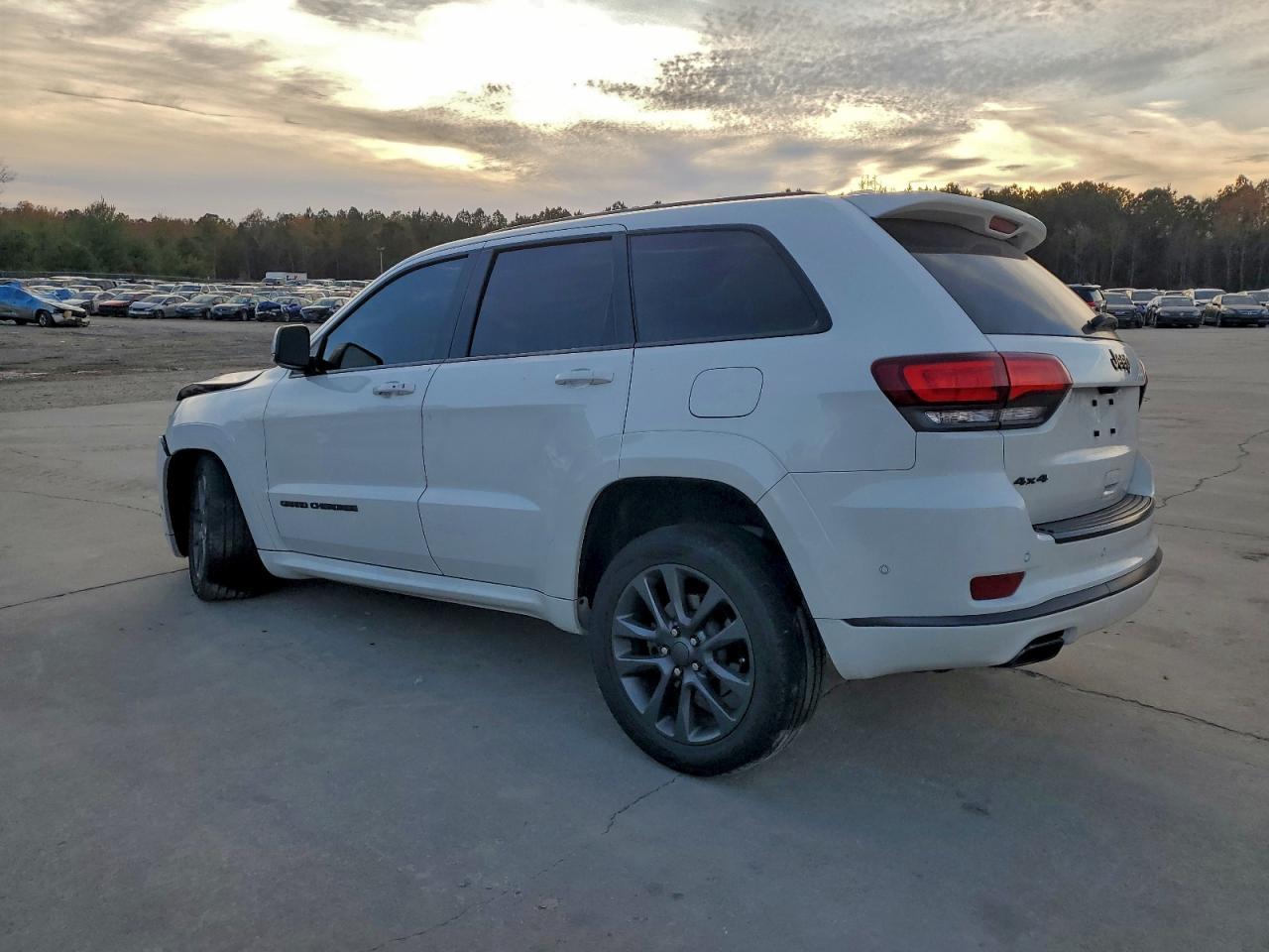 2018 Jeep Grand Cherokee Overland - Image 2