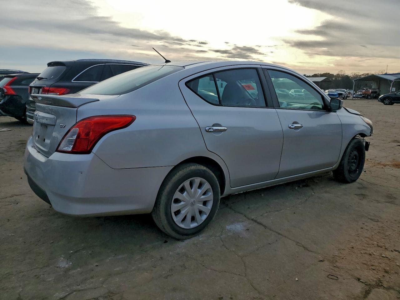 2017 Nissan Versa 1.6 Sv - Image 3