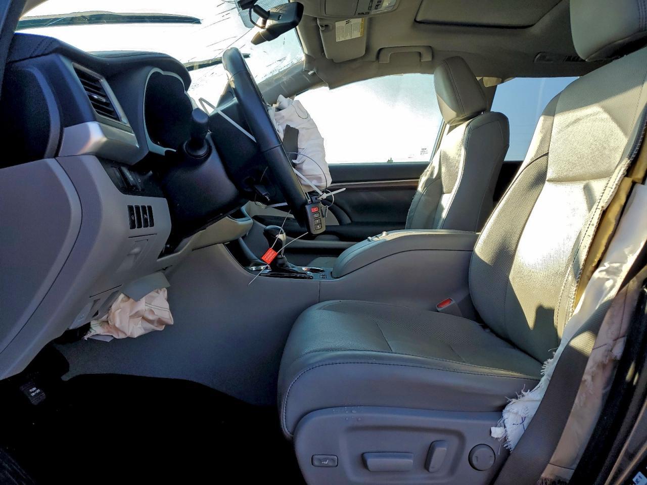 2015 Toyota Highlander Limited - Image 7