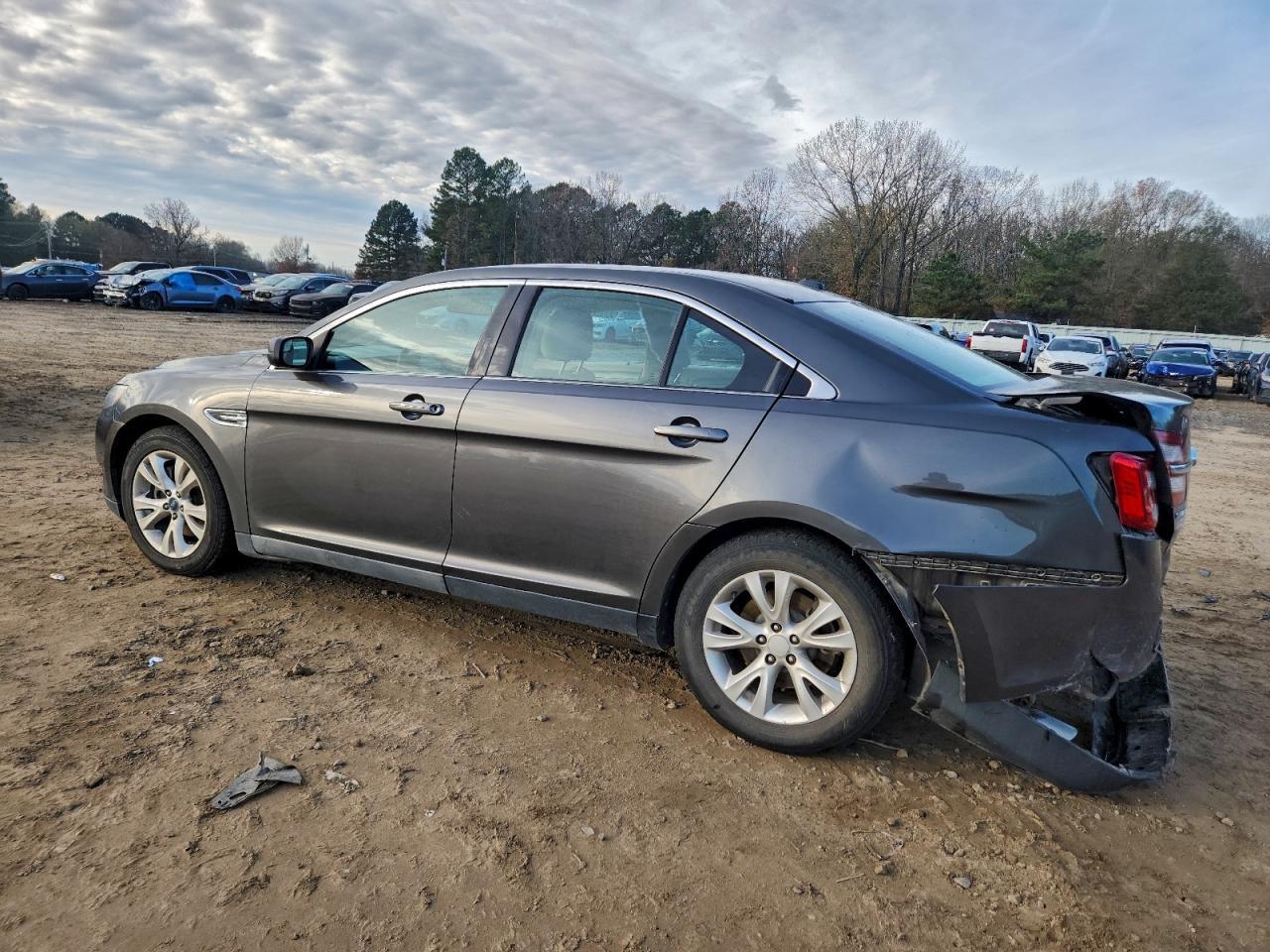 2015 Ford Taurus Se - Фото 2