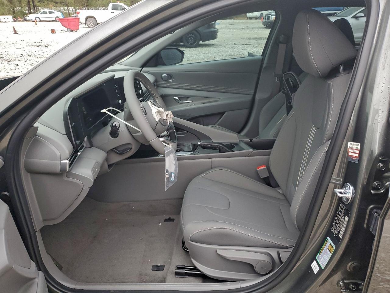 2025 Hyundai Elantra Sel Sport - Image 7