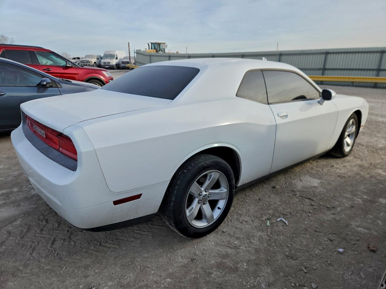 2013 Dodge Challenger Sxt - Image 3