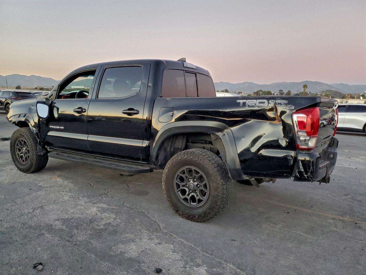2016 Toyota Tacoma Double Cab - Фото 2