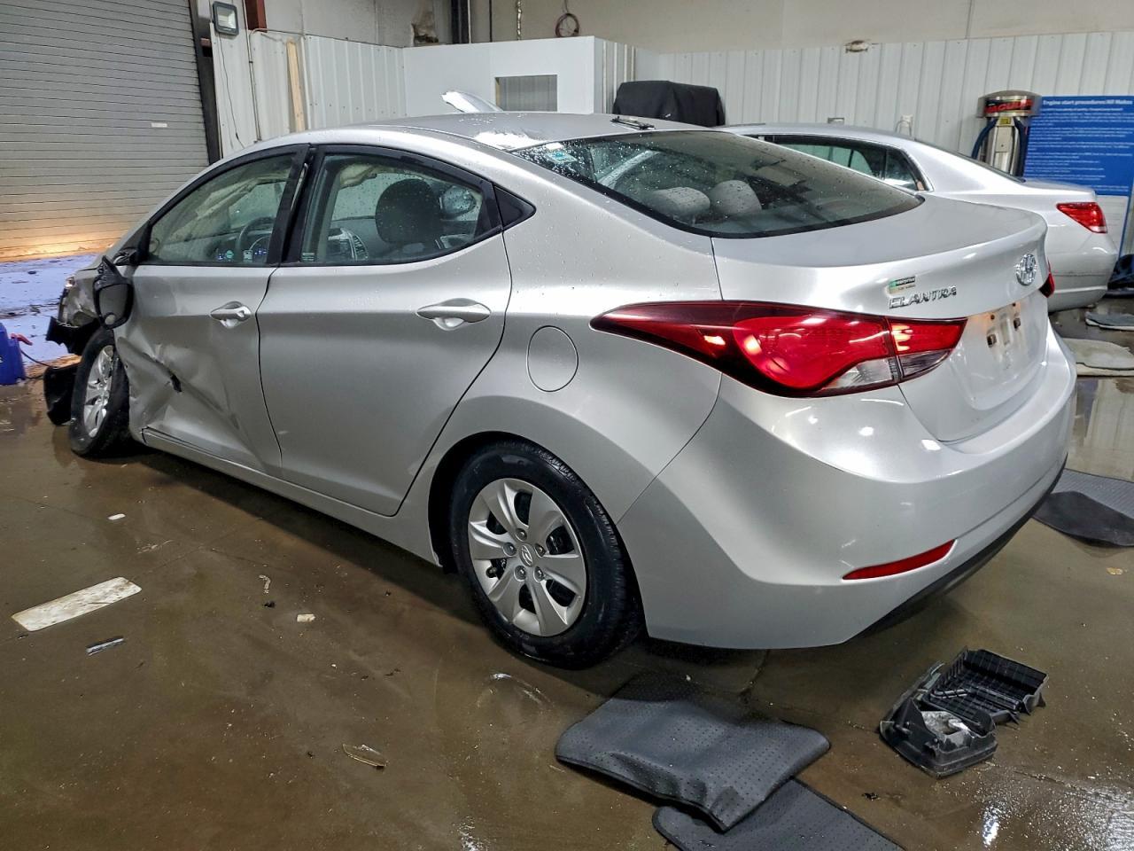 2016 Hyundai Elantra Se - Image 2