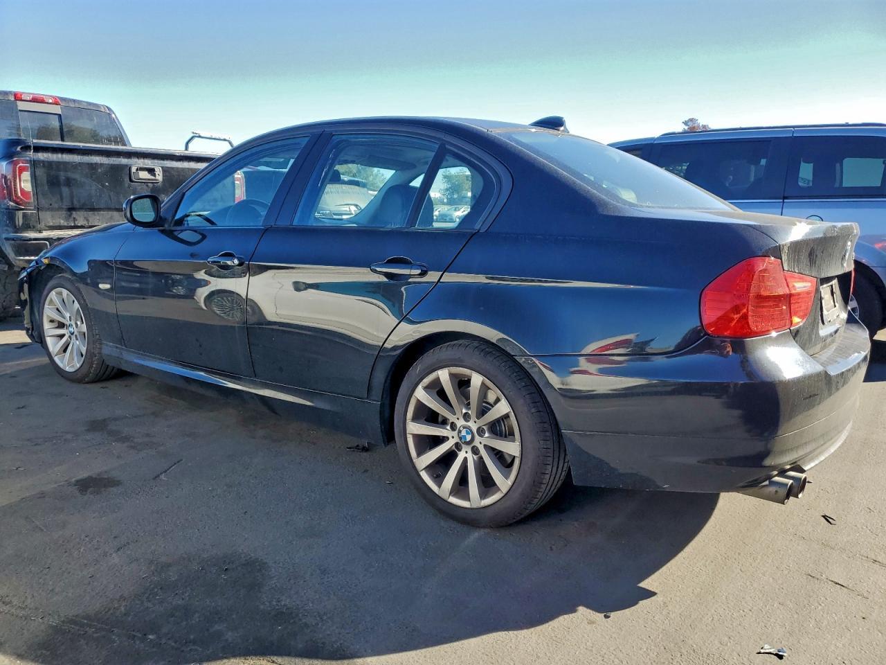 2011 BMW 328 I Sulev - Image 2