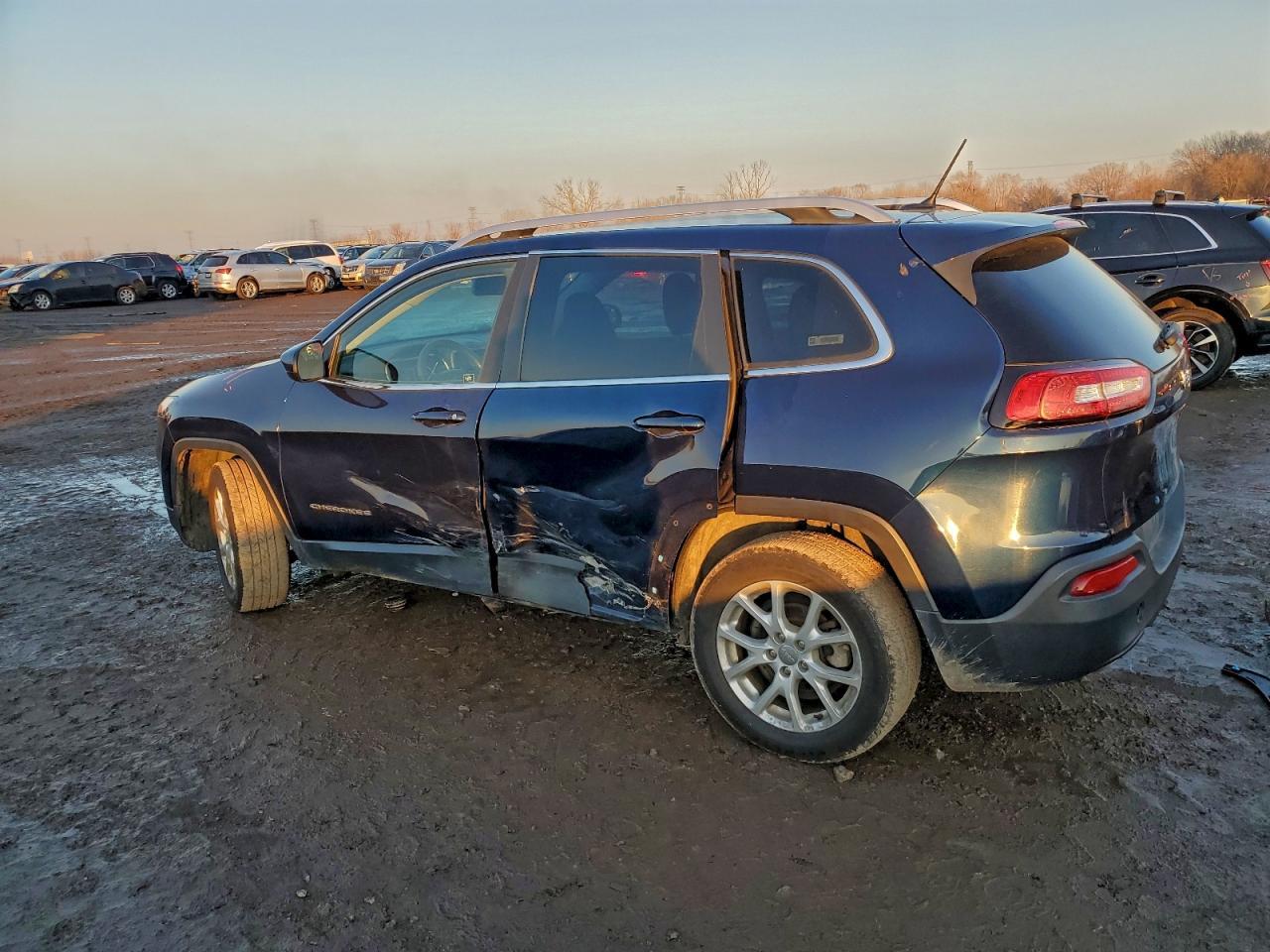 2018 Jeep Cherokee Latitude - Image 2