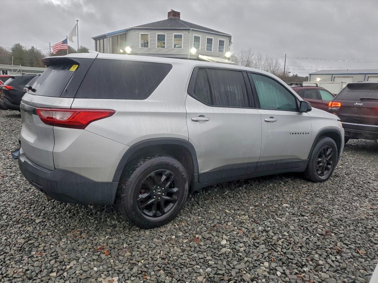 2018 Chevrolet Traverse Ls - Фото 3
