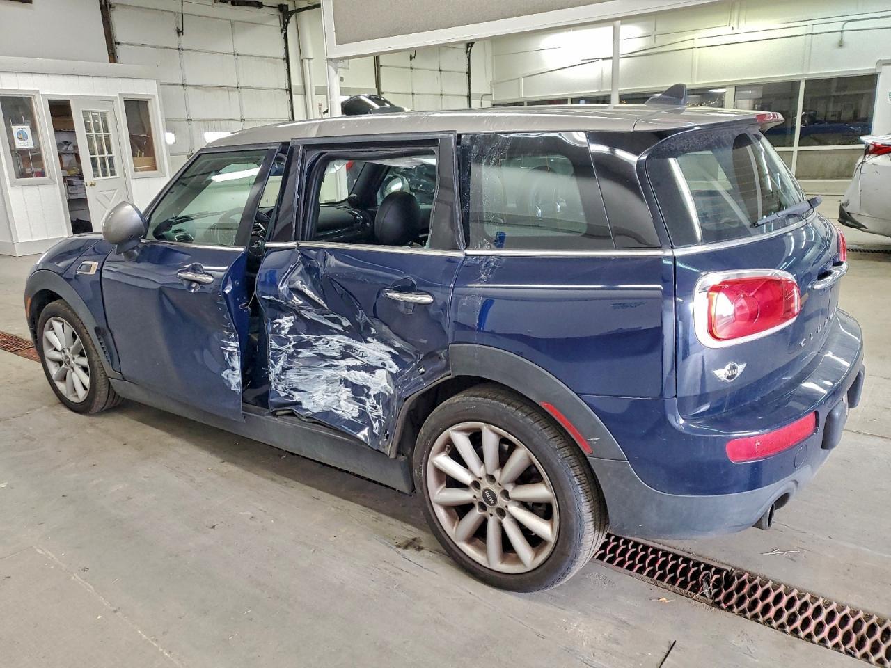 2016 Mini Cooper Clubman - Image 2