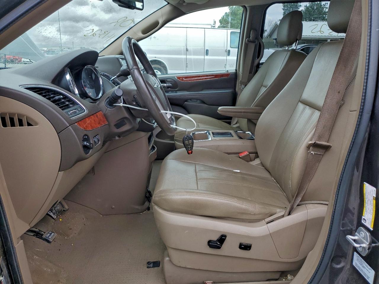 2016 Chrysler Town & Country Touring - Фото 7