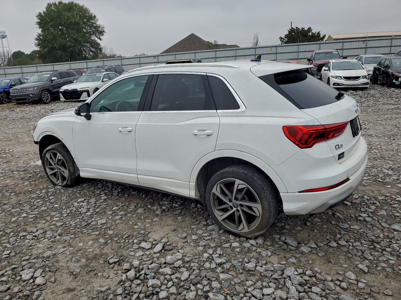 2021 Audi Q3 Premium 40 - Фото 2