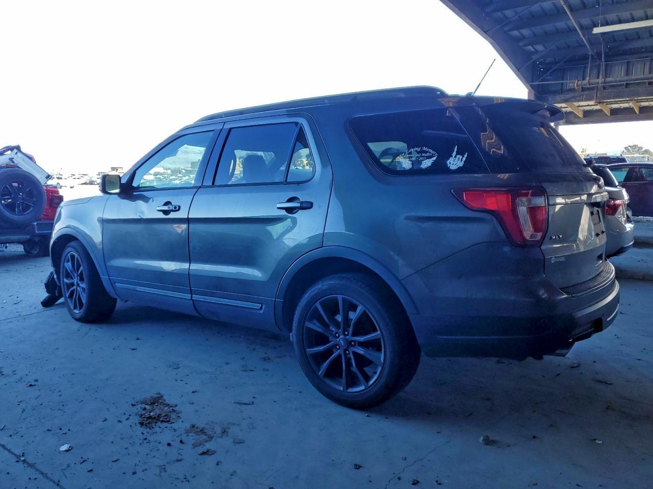2019 Ford Explorer Xlt - Фото 2