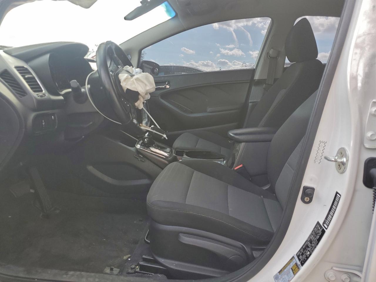 2017 Kia Forte S - Image 7