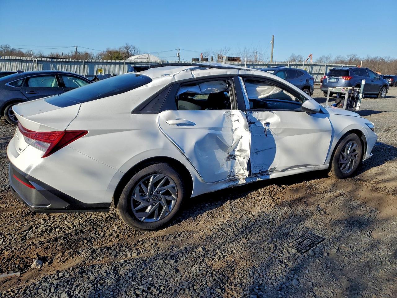 2025 Hyundai Elantra Blue - Image 3