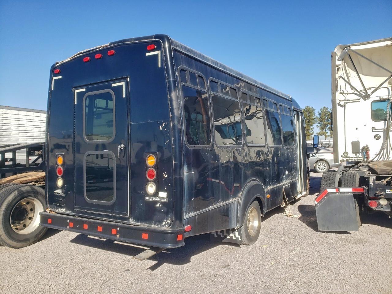 2008 Ford Econoline E450 Super Duty Cutaway Van - Image 4