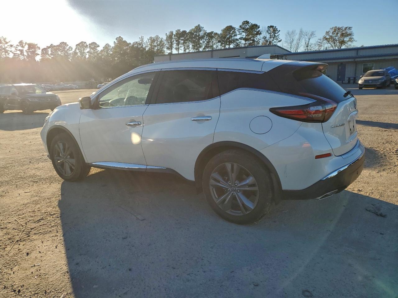 2024 Nissan Murano Platinum - Image 2