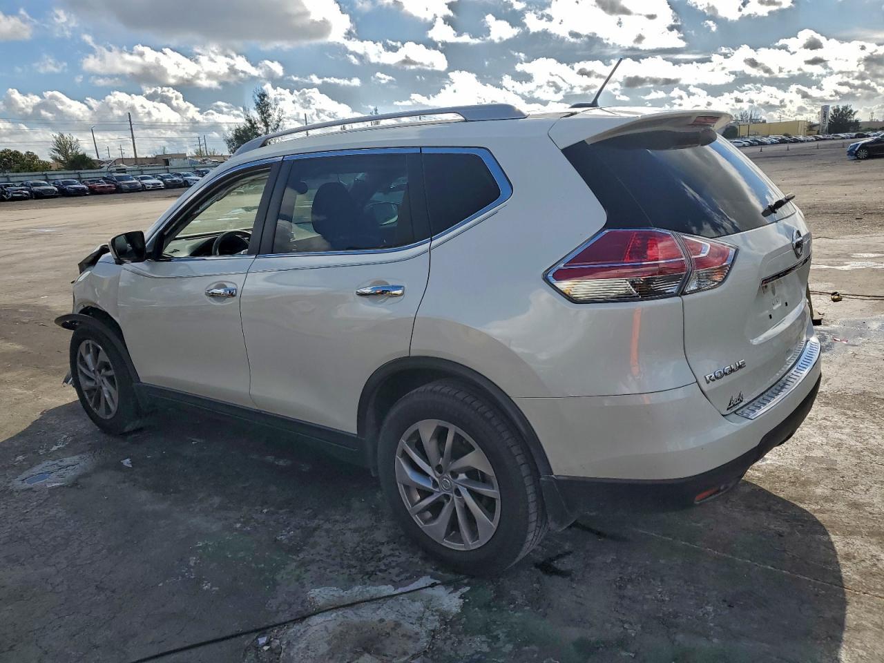 2015 Nissan Rogue S - Фото 2