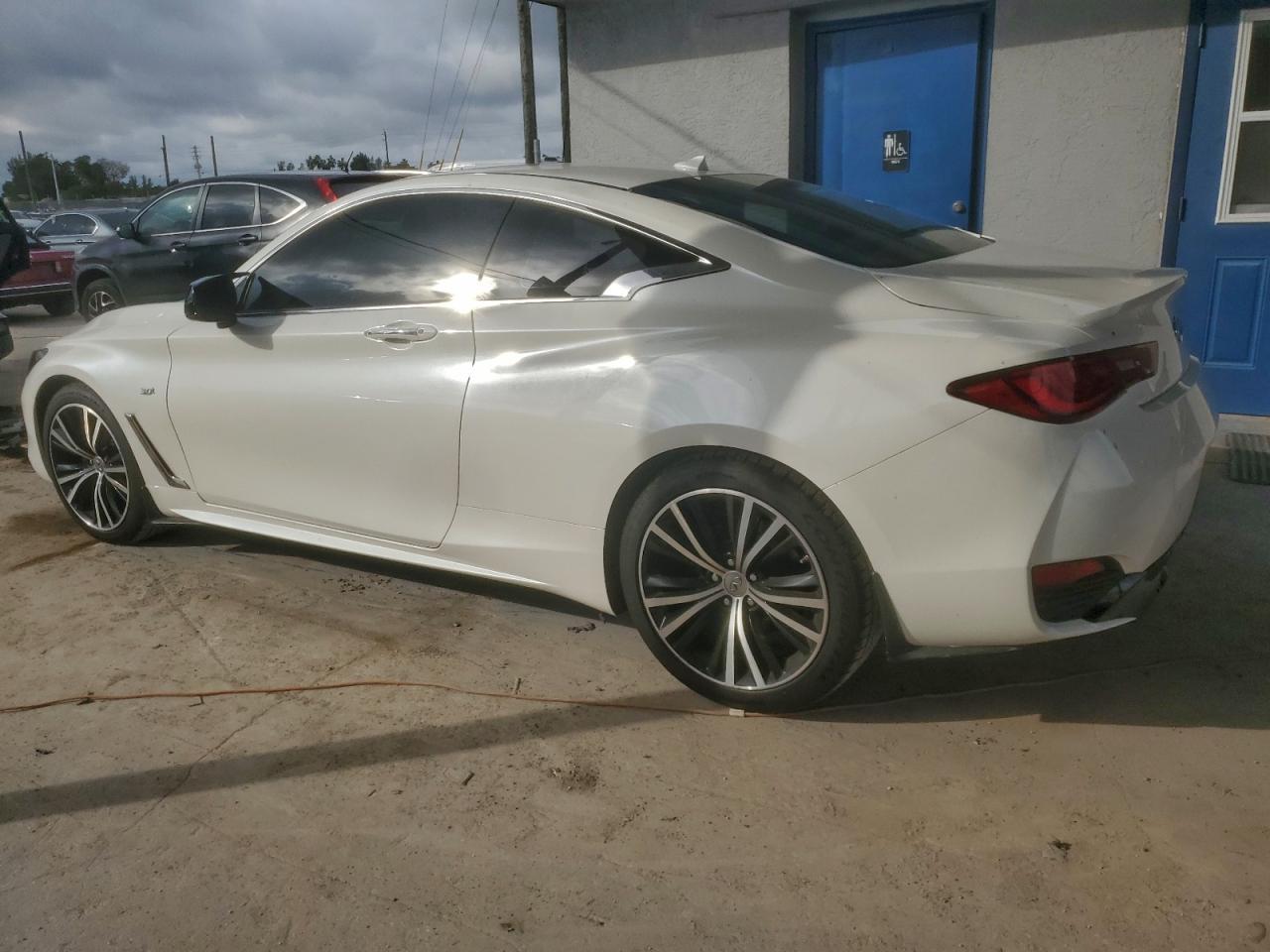 2018 Infiniti Q60 Luxe 300 - Фото 2