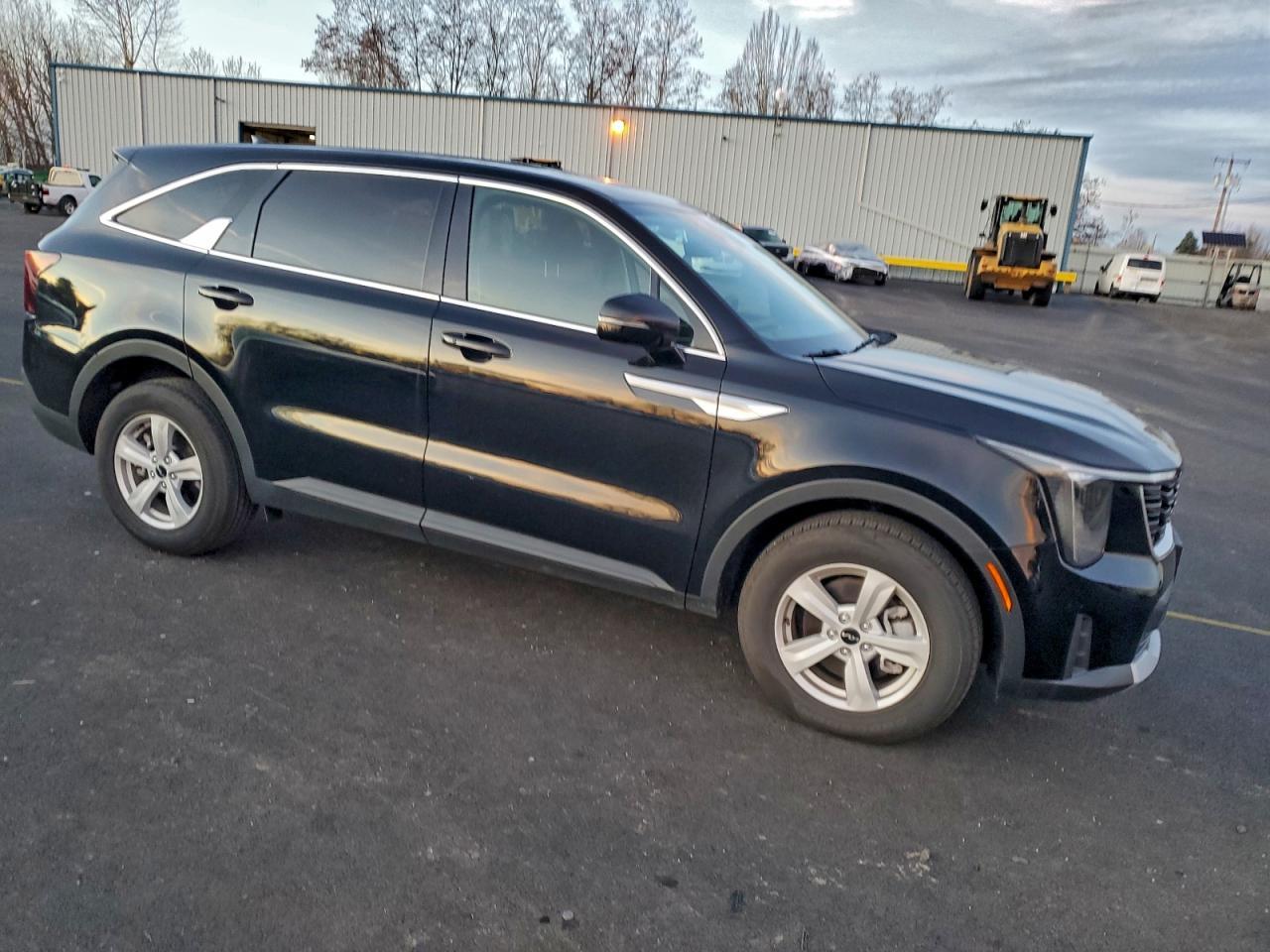 2025 Kia Sorento Lx - Image 4