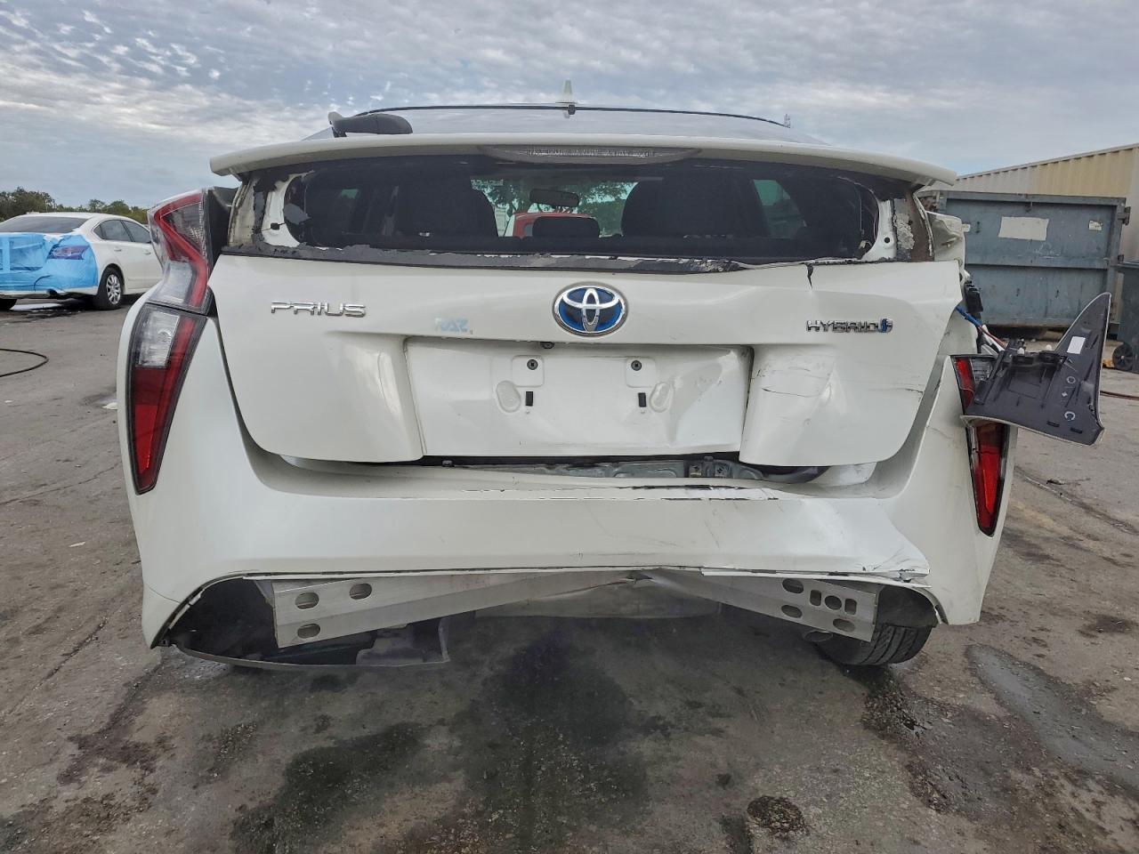 2016 Toyota Prius - Image 6