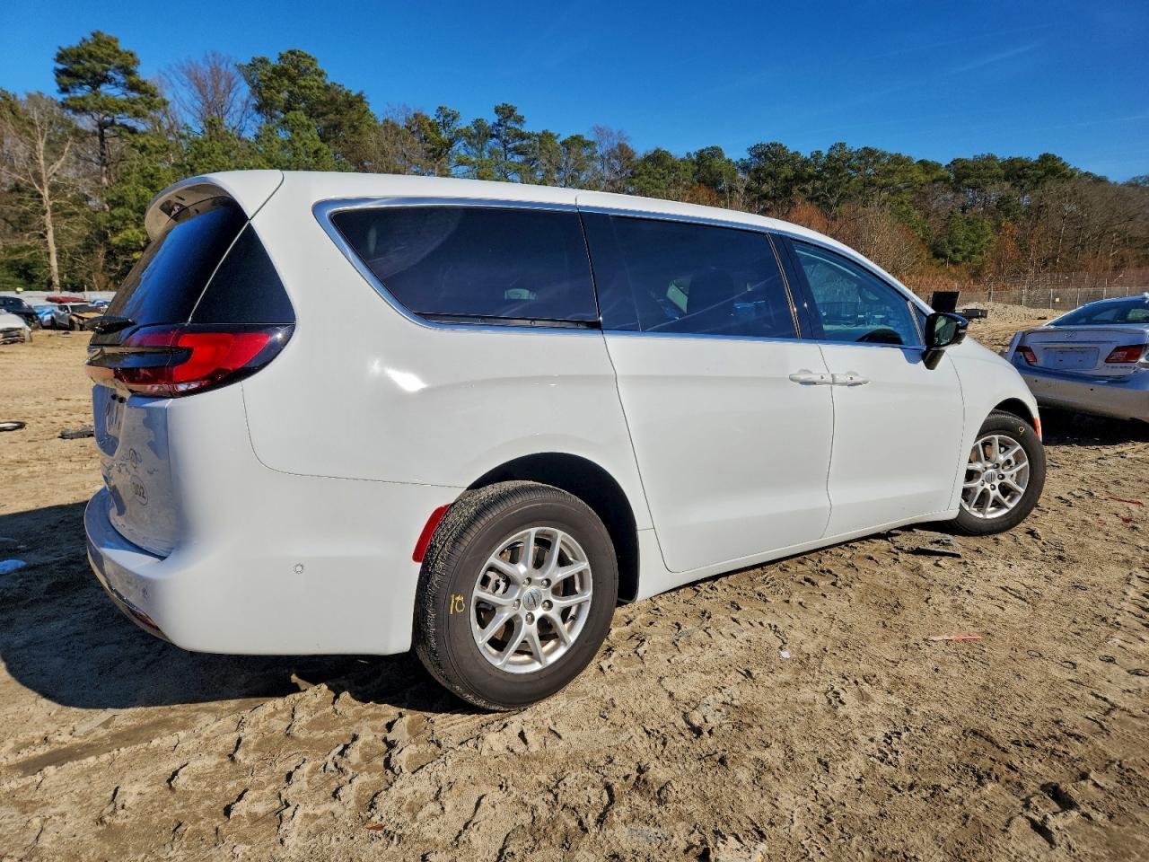 2024 Chrysler Pacifica Touring L - Image 3