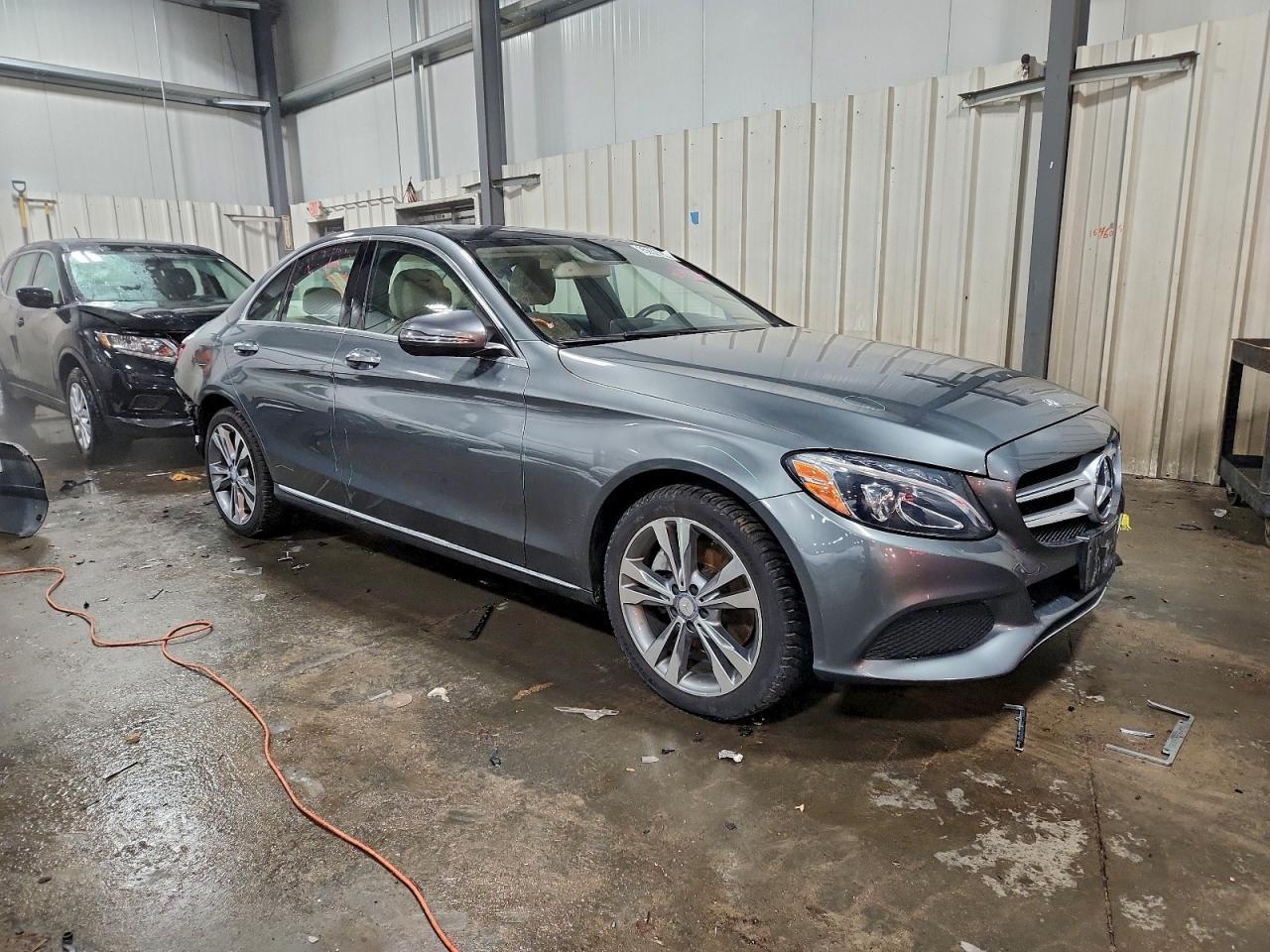 2017 Mercedes-Benz C 300 4Matic - Фото 4