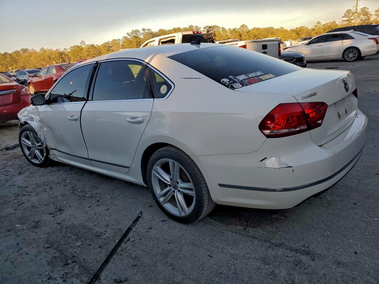 2015 Volkswagen Passat Sel - Image 2