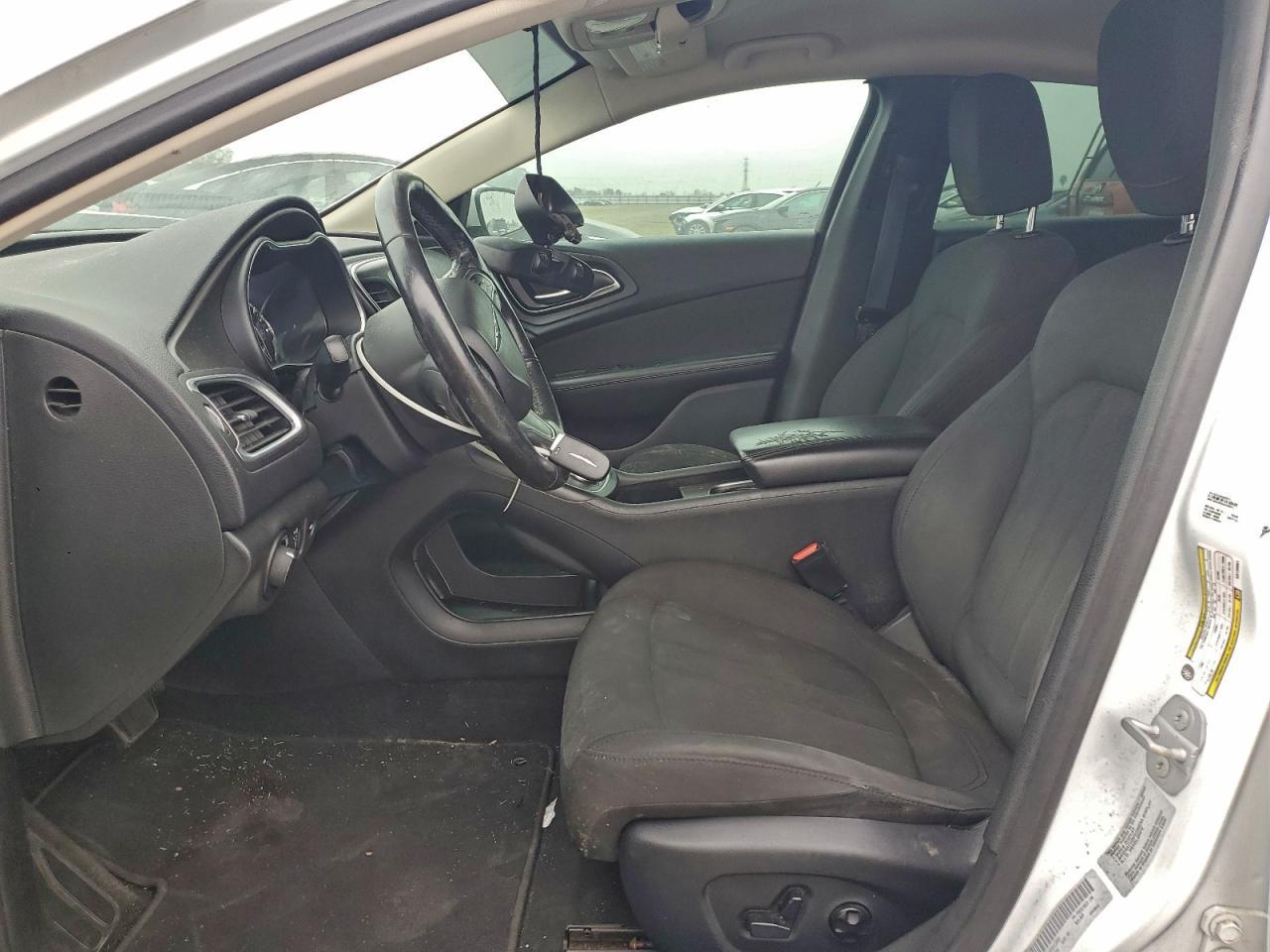 2016 Chrysler 200 Limited - Image 7