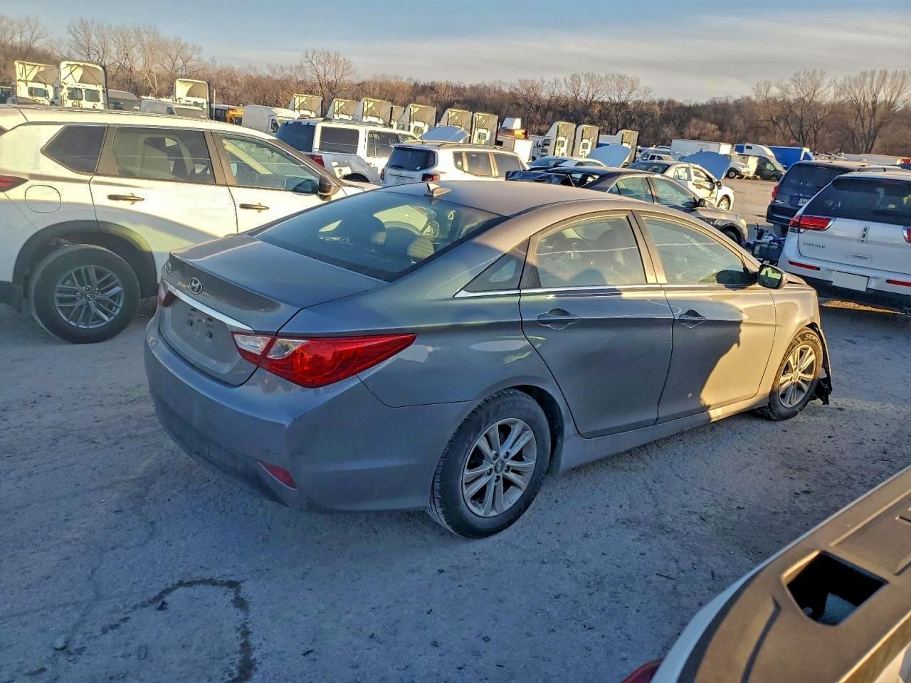 2014 Hyundai Sonata Gls - Image 3