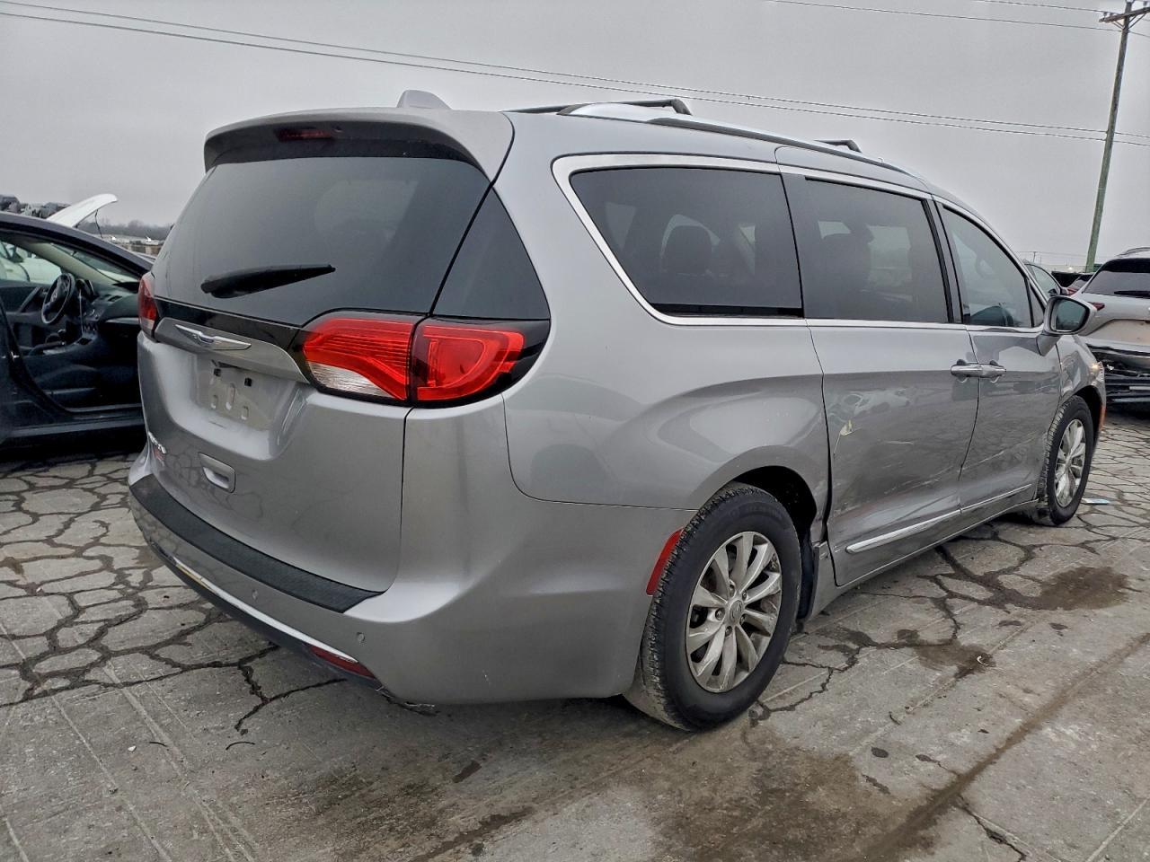 2019 Chrysler Pacifica Touring L - Фото 3